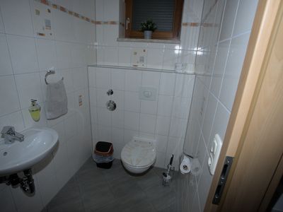 separates WC am Badezimmer