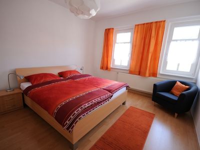 Schlafzimmer 1