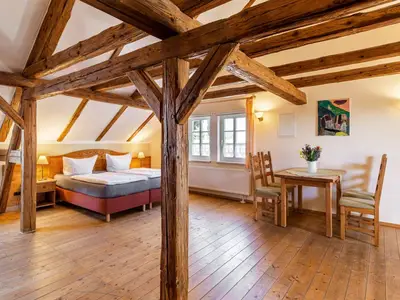 Appartement 12: Wohn-Schlafraum