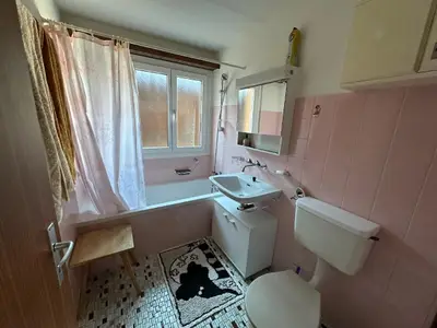 Badezimmer mit Badewanne