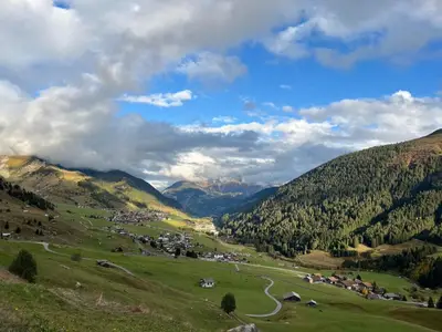 Blick auf Rueras im Herbst