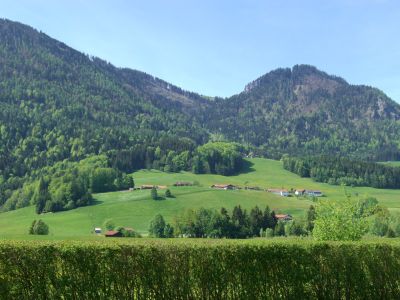 Blick vom Balkon auf die Ruhpoldinger Bergwelt