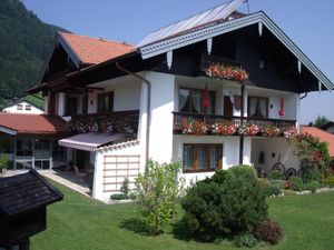 72479-Ferienwohnung-4-Ruhpolding-300x225-0