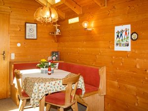 2185299-Ferienwohnung-3-Ruhpolding-300x225-3