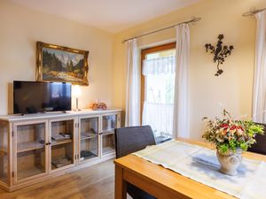 72670-Ferienwohnung-4-Ruhpolding-300x225-1