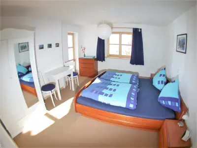 Schlafzimmer 1