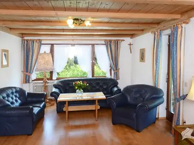 hochwertiges Wohnzimmer, in dem man sich wohlfühlt