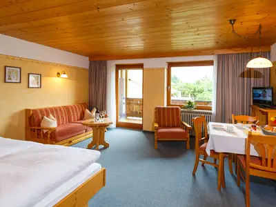 Appartement -7- Wohn-Schlafbereich mit Esstisch