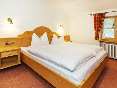 Schlafzimmer 1