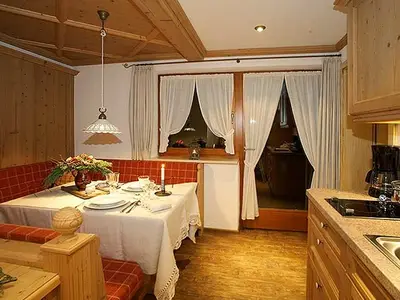 die Küche mit Zugang zur Südterrasse