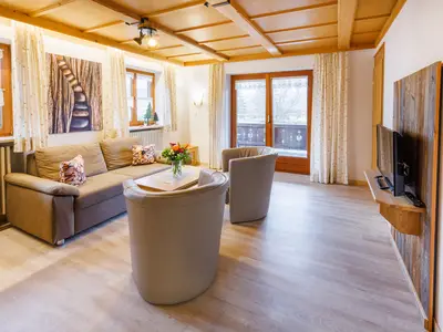 Wohnbereich mit Ausblick auf die Berge