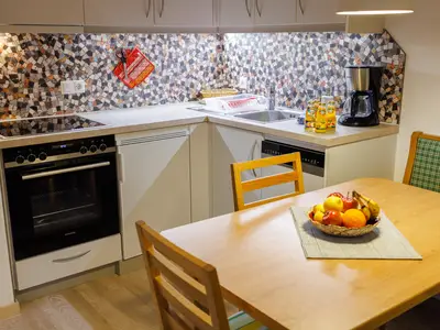 Küche mit Küchenzeile