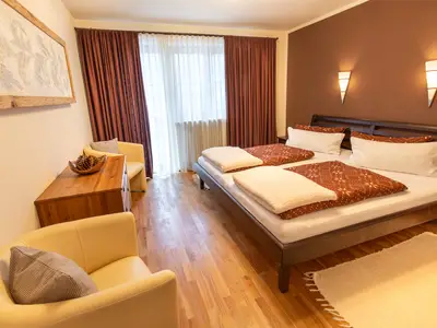 Schlafzimmer mit großem Bad