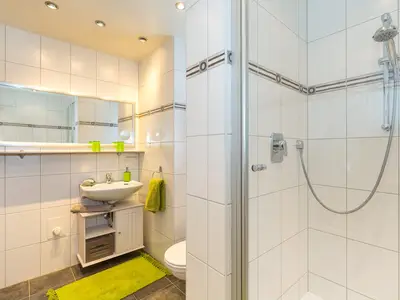 Großes Bad mit Fußbodenheizung