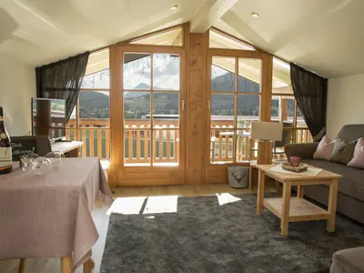 Wohnzimmer m. eigenem Balkon - freier Rauschbergblick