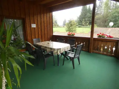 großer überdachter Balkon 25 qm