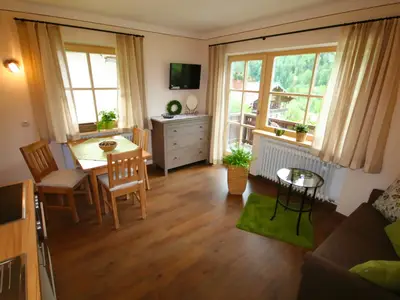 helles und freundliches Wohnzimmer