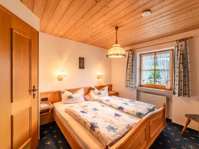 Ferienwohnung 1 - Schlafzimmer (mit separatem WC)