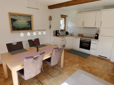 Küchenzeile und Essplatz