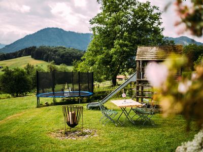 Liegewiese & Spielplatz