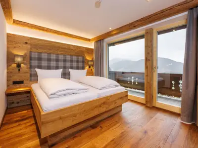 Schlafzimmer mit Panoramafenster