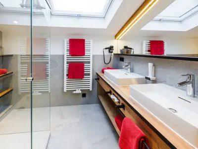 Bad mit groÃ em Waschtisch