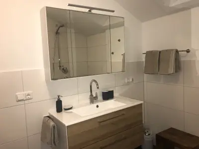 Geräumiges Badezimmer