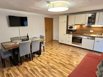 Wohnbereich mit Küche der Wohnung "Rauschbergblick"