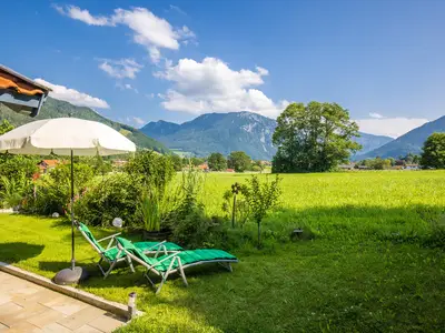 Sonnenliegen im Garten