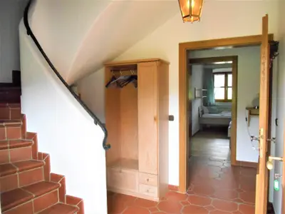 Flur mit Treppenaufgang zum "Dachkammerl"