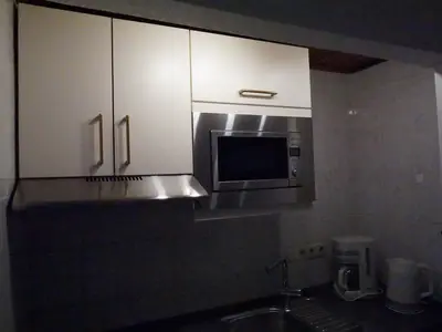 Küche mit Mikrowelle