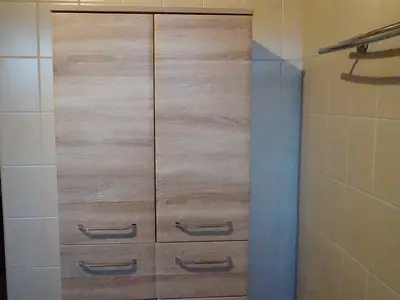 geräumiger Badezimmerschrank Zinnkopf