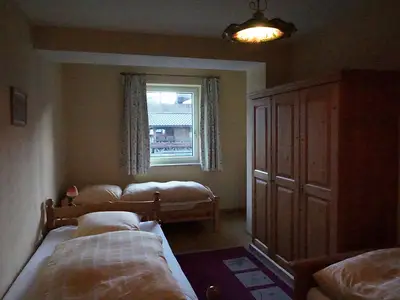 separates Schlafzimmer mit drei Einzelbetten Zinnkopf