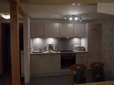 Einbauküche Zellerberg mit Geschirrspüler und Backofen