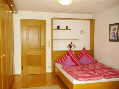 Schlafzimmer 1