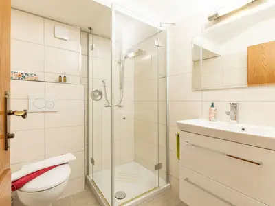 Zellerberg mit Bad und Dusche WC