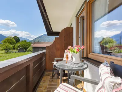 Kienberg Balkon und Bergblick