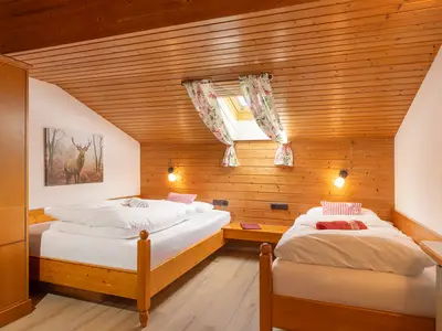 Hochfelln Schlafzimmer ein 1,40m mal 2 m Bett und ein 1m mal 2 m Bett