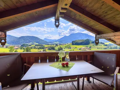 Balkon mit Talblick PanoramaFamilienWohnung Hochfelln