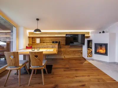Wohnbereich mit Holzofen PanoramaFamilienWohnung Hochfelln