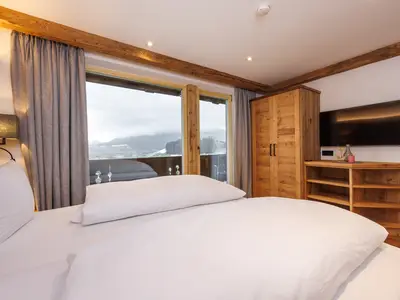 Schlafzimmer mit Panoramafenster