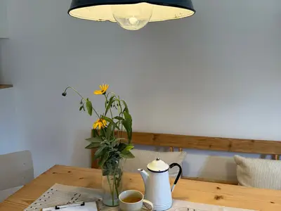 Gemütlicher Esstisch