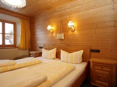 Schlafzimmer Puppenstübchen Richtung Fenster