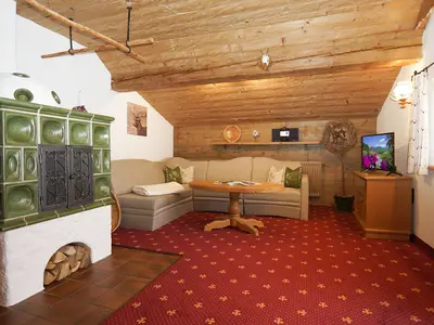 Wohnbereich mit Kachelofen