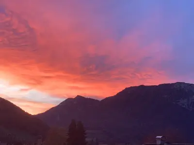 Sonnenuntergang über unseren Bergen