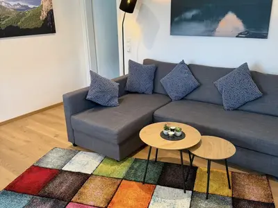 Wohnzimmer mit ausziehbarer Schlafcouch