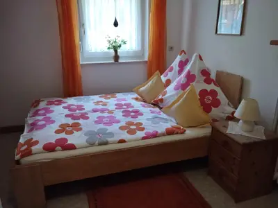 Schlafzimmer 1 mit neuem Fenster