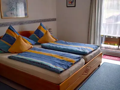 Schlafzimmer mit neuer Balkontür