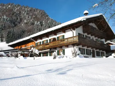 Bauernhaus im Winter