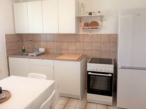 23930356-Ferienwohnung-4-Rukavac (Vis)-300x225-4